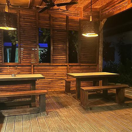 Dive Villa Thoddoo Extérieur photo